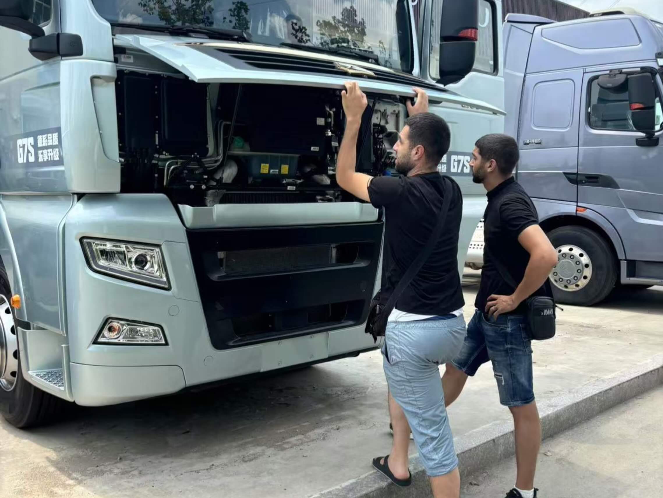 عملاء أوزبكستان يزورون مصنع Luyi، ويجرون تبادلات متعمقة ويتوصلون إلى توافق في التعاون