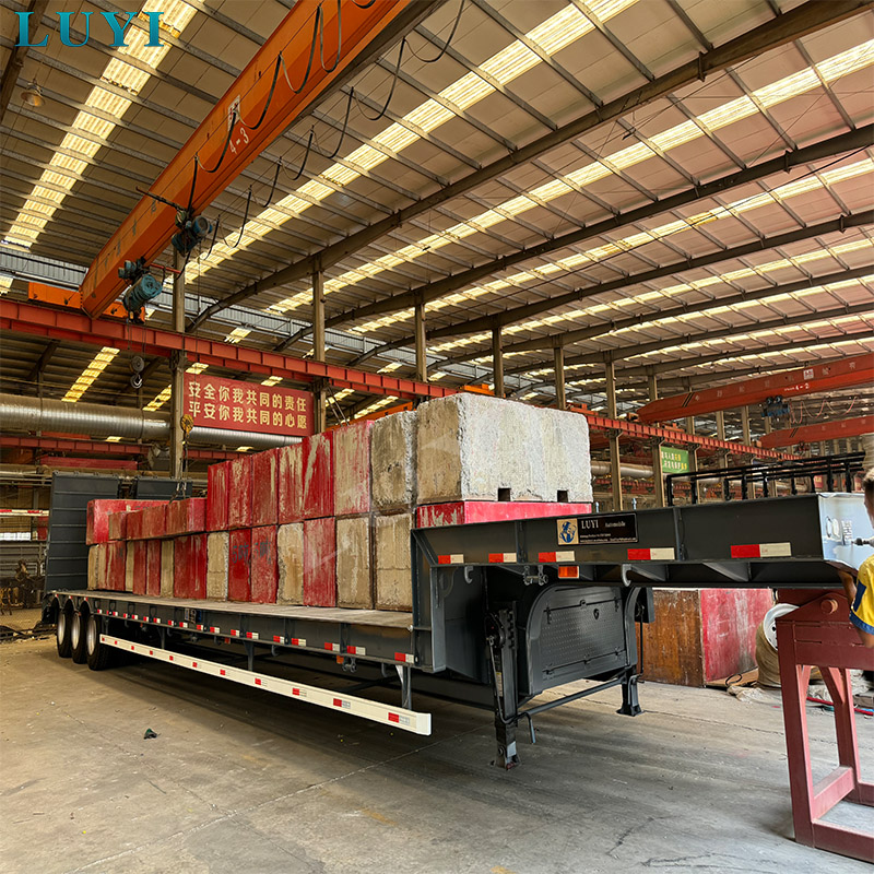 يقوم العملاء السعوديون بإجراء فحص موقعي لمصنع Luyi والانتهاء من شراء نصف مقطورات مسطحة ذات 3 محاور