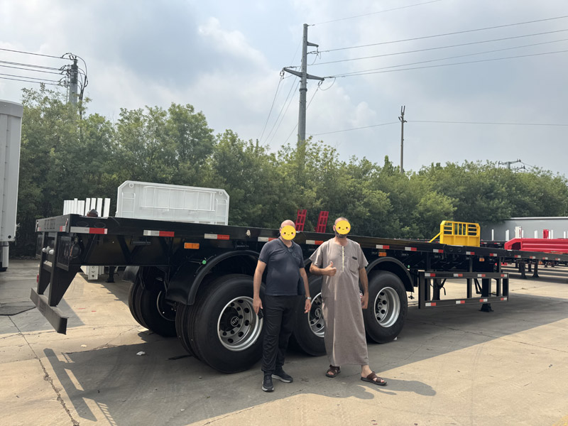 تم إبرام اتفاق تعاون آخر عبر الحدود! عملاء جزائريون يزورون مصنع لوي ويوقعون عقدا لشراء ناقلات الإسمنت