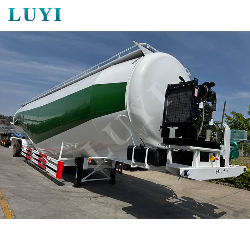 تغادر نصف مقطورة خزان البارود Luyi ذات 3 محاور وسعة 85 مترًا مكعبًا إلى غينيا، للمساعدة في لوجستيات البنية التحتية في غرب إفريقيا