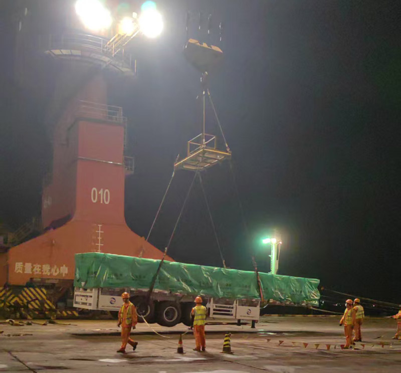 انطلقت مجموعة من نصف المقطورات المسطحة ثلاثية المحاور من شركة Luyi وتم شحنها بنجاح إلى السوق العماني