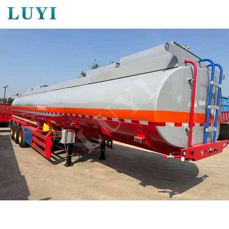 مصنع Luyi يرحب بالضيوف الكونغوليين، نصف مقطورة ناقلة سعة 35000 لتر تعزز التعاون اللوجستي بين الصين وأفريقيا