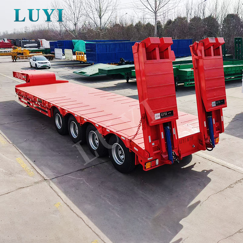 من المصنع إلى كينيا: تسليم مجموعة من مقطورات Lowboy ذات 4 محاور لدعم مشاريع البنية التحتية