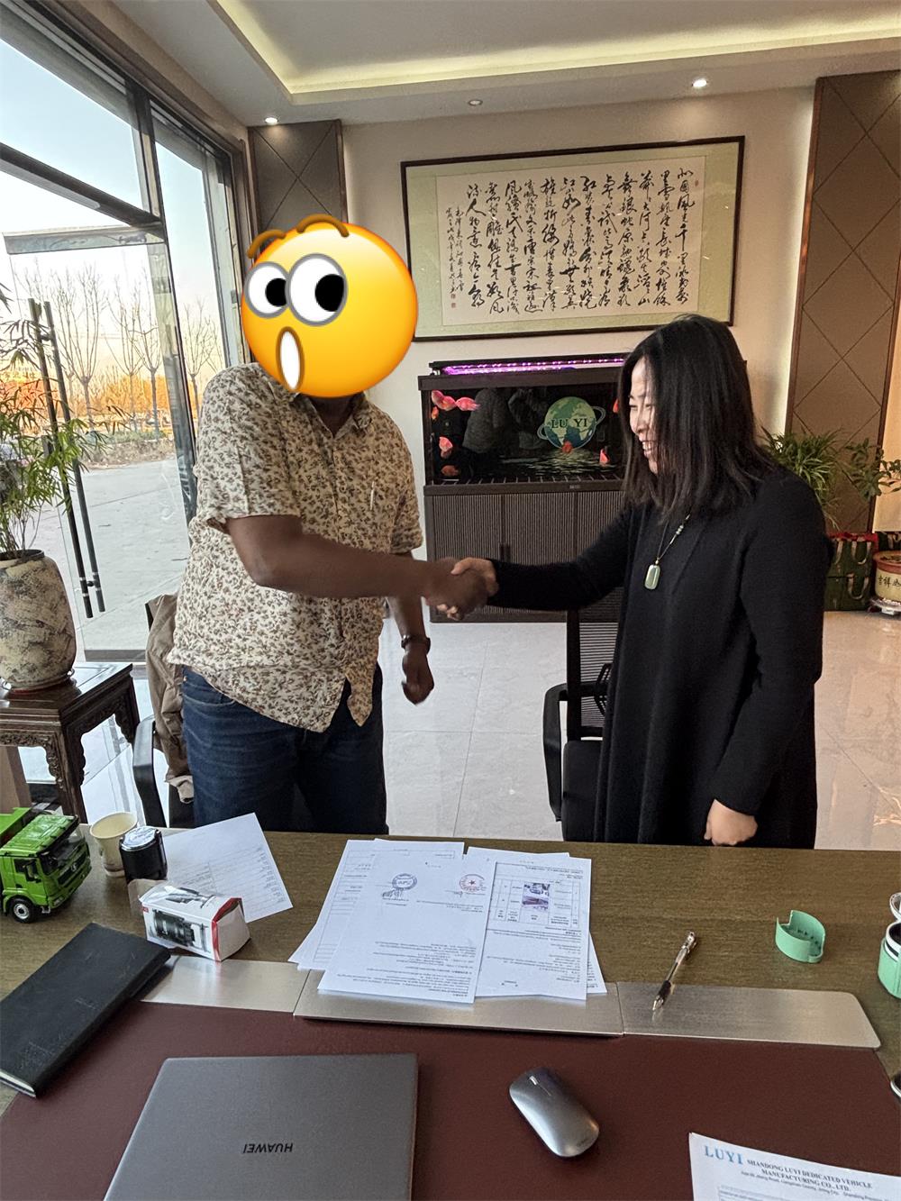 كيف اختارت شركة النقل الثقيل السعودية شركة Luyi Auto لثلاث مقطورات Lowboy مخصصة بعد زيارة المصنع