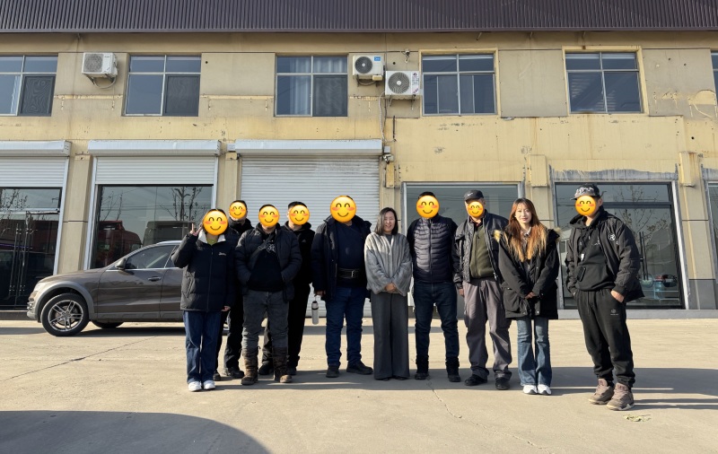 كيف ساعدت LUYI مجموعة كازاخستان اللوجستية على ترقية نقل البضائع عبر الحدود باستخدام 5 مقطورات جدارية جانبية مخصصة