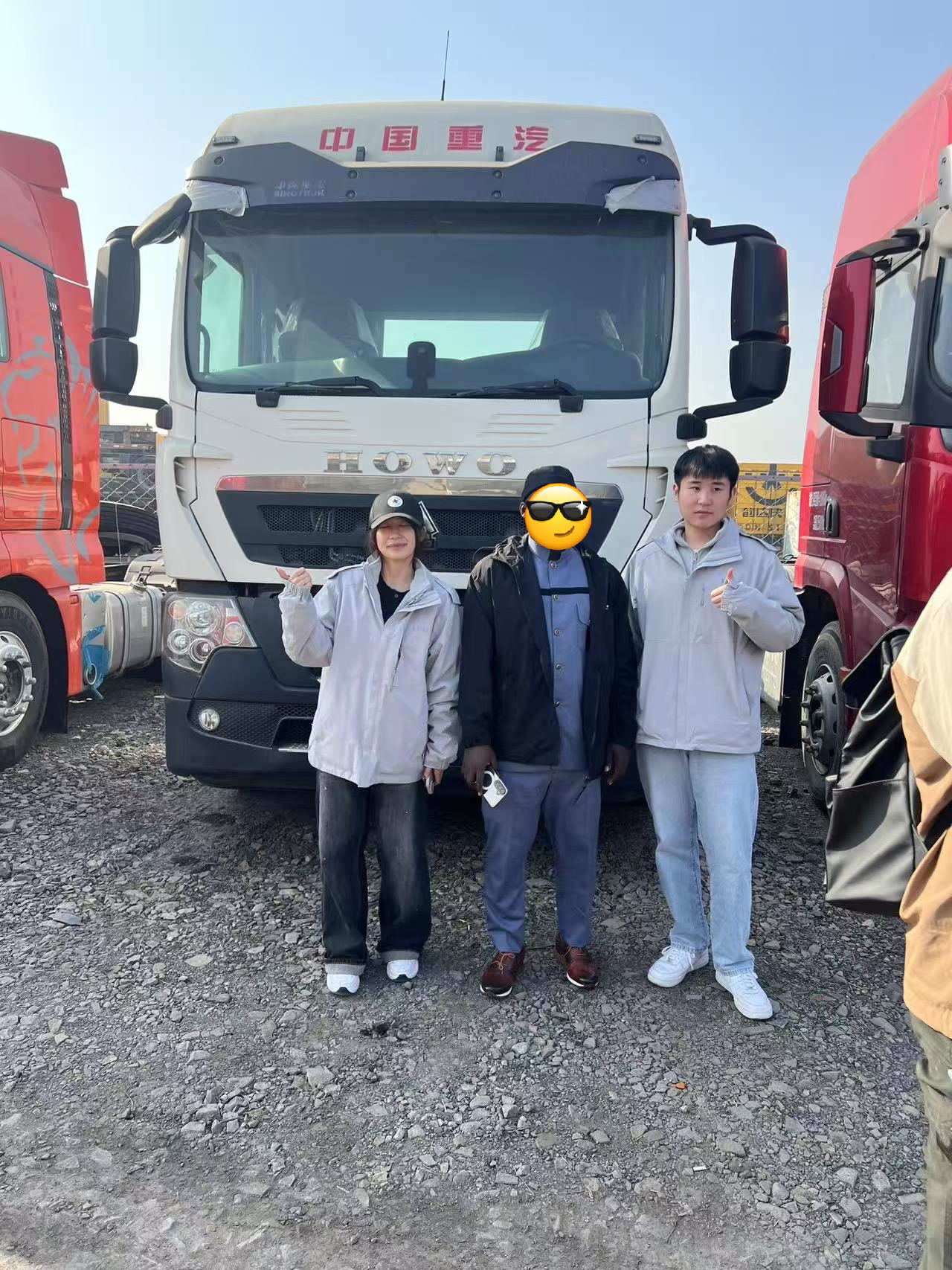 كيف ساعدت LUYI عميلًا كينيًا في نشر شاحنتين ثقيلتين من طراز HOWO للهندسة والنقل لمسافات طويلة