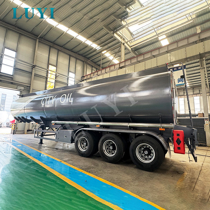 ناقلة الوقود LUYI سعة 40,000 لتر: مُصممة لتحقيق مستوى لا هوادة فيه من السلامة والكفاءة